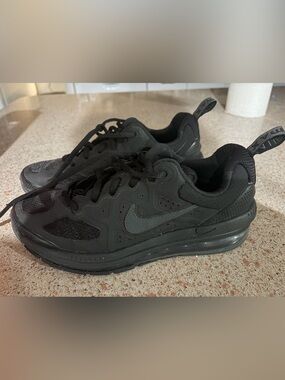 Nike Air Max Black Low-Top Athletic 4.5 Yourh